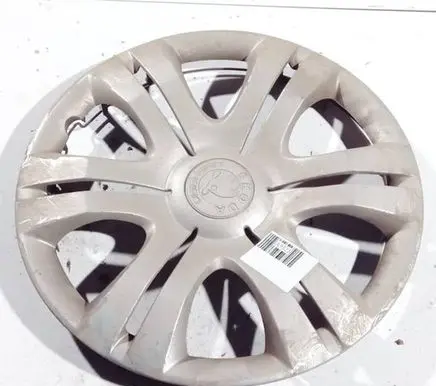 Skoda Fabia Mk2 (5J) R15 wheel hub/cap/trim 5j0601147h