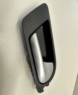 Volkswagen Tiguan Front door interior handle 5N2837114