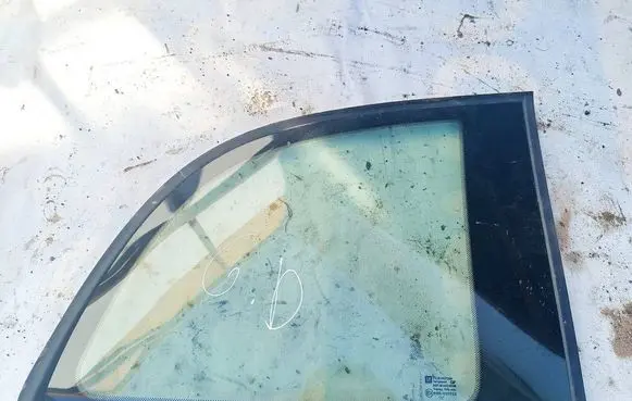 Opel Zafira A Rear side window AS2