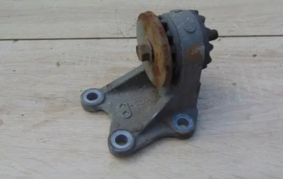Mitsubishi Lancer Evolution Engine mounting bracket