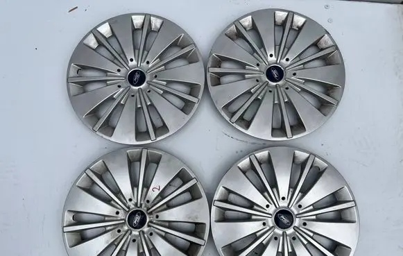 Ford Focus R16 wheel hub/cap/trim F1FC1130B