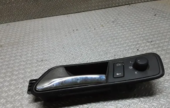 Skoda Octavia Mk2 (1Z) Front door interior handle