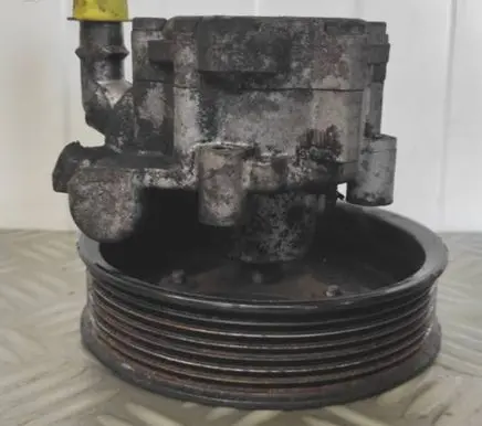 Opel Vivaro Power steering pump 8200357347