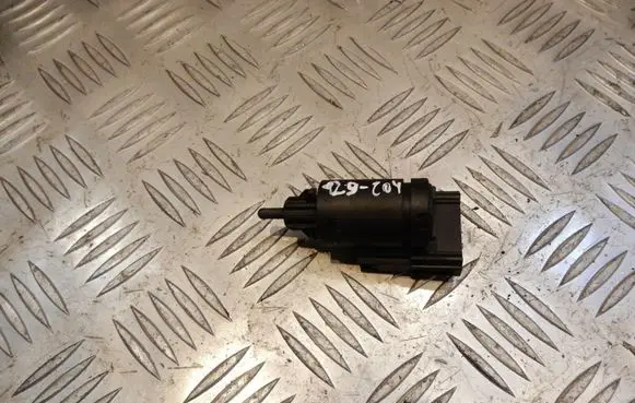 Volkswagen Touran I Brake pedal sensor switch 3B0945511A 3B0945511 29204