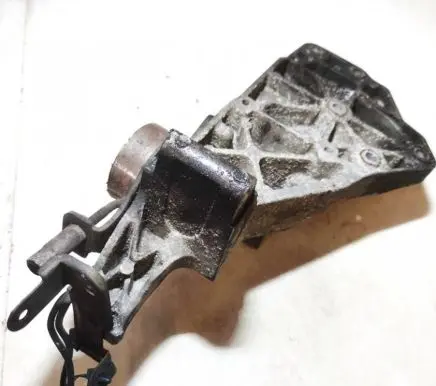 Nissan Navara D40 Engine mounting bracket re225901 11910eb300