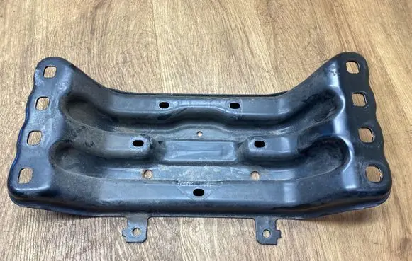 Mercedes-Benz C W205 Gearbox mounting bracket A2052422201 Z050011617 A2052422203