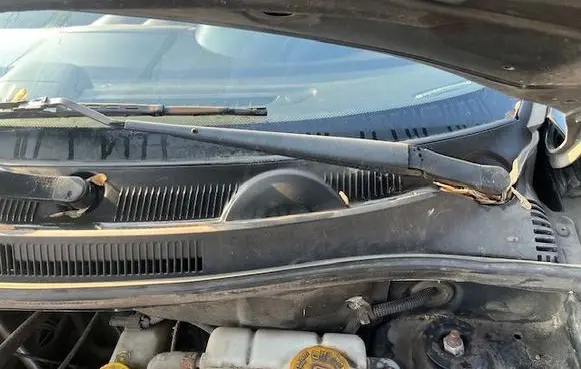 Chevrolet Aveo Front wiper blade arm 
