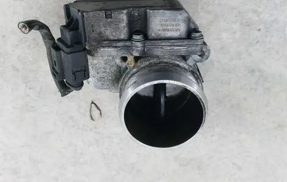 Audi A6 S6 C6 4F Throttle body valve 4E0145950D