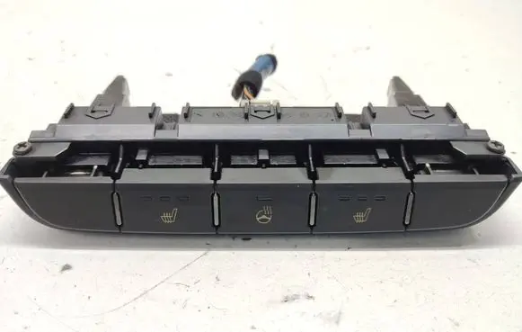 KIA Ceed Seat heating switch 93315J7010 20214251023