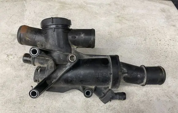 Volvo V50 Thermostat housing 9656182980 160206