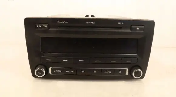 Skoda Octavia Mk2 (1Z) Radio/GPS head unit trim 1Z0035161G