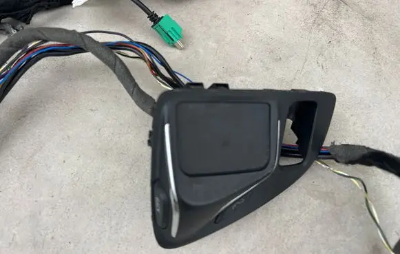 Head unit multimedia control