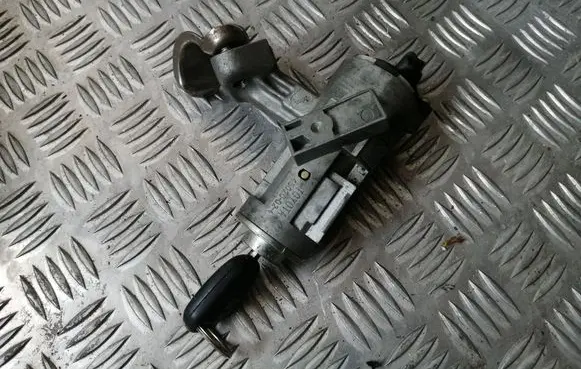 Toyota Corolla E120 E130 Ignition lock 45020024