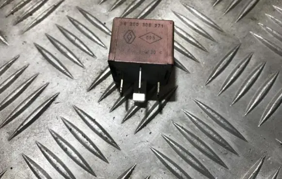 Renault Clio II Other relay 8200308271 20240041