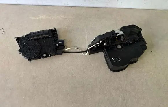BMW 5 F10 F11 Front door soft close latching motor 7185692
