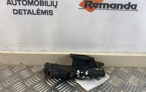 Volkswagen PASSAT B6 Engine coolant pipe/hose 03L121132