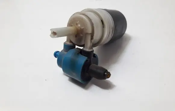 Volkswagen PASSAT B4 Windscreen/windshield washer pump 1H6955651