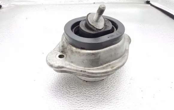 BMW X5 E53 Engine mount bracket 6750727 675072701