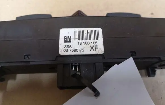 Opel Zafira B A set of switches 13100105 03758075