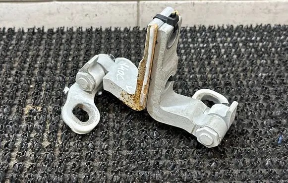 Volvo V40 Cross country Front door hinge set 