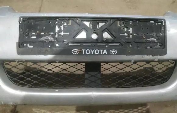 Toyota Yaris Front bumper lower grill 