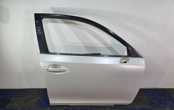 Lexus CT 200H Front door PAINTCODE077