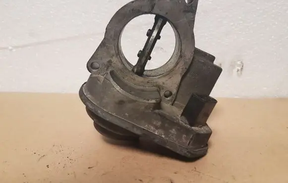 Audi A8 S8 D3 4E Throttle valve 057128063