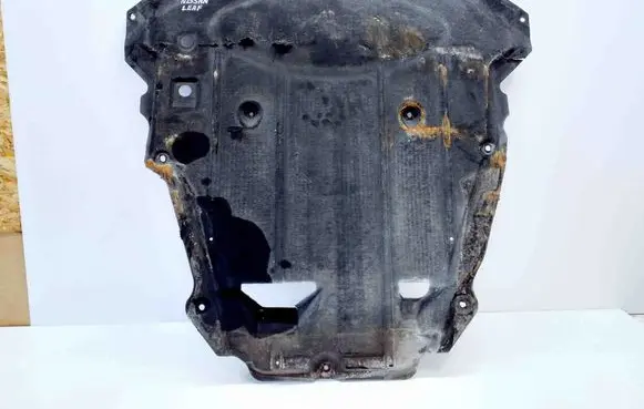 Nissan Leaf II (ZE1) Engine splash shield/under tray