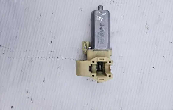 BMW X5 E70 Steering column adjust motor 0390203269