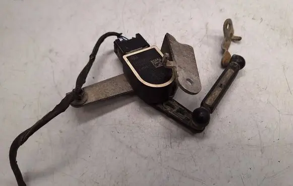 BMW 7 G11 G12 Headlight/headlamp level sensor 37142959574