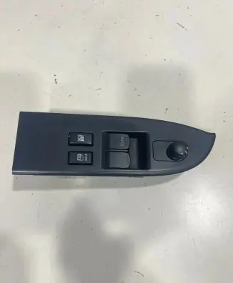Suzuki Grand Vitara II Electric window control switch 8372764J0 83727-64J0