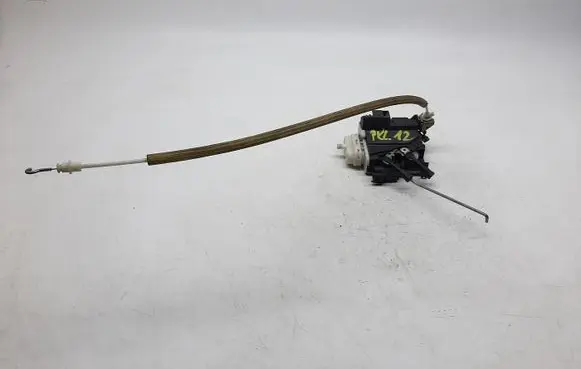 Audi A4 S4 B5 8D Front door lock 8D1837016E