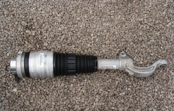 Maserati Levante Front shock absorber/damper 06701007180