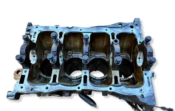 KIA Carens II Engine block G4KA