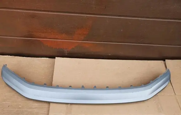 Front bumper lip