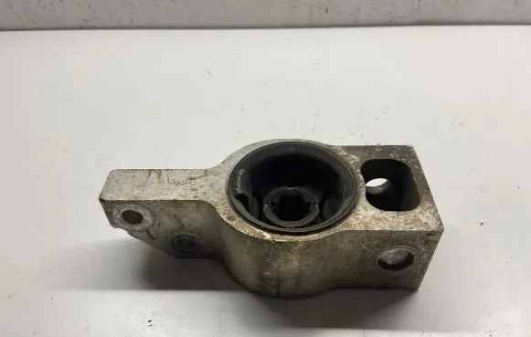 Volkswagen PASSAT B7 Front lower control arm/wishbone 5N0407151 1008500216