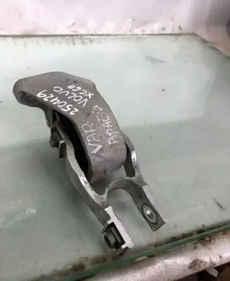 Volvo XC60 Engine mount bracket 32139982