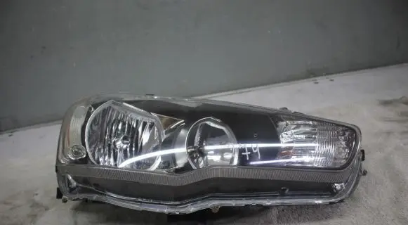 Mitsubishi Lancer VIII Headlight/headlamp