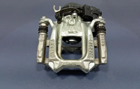 Hyundai ix20 Rear brake caliper 689106502