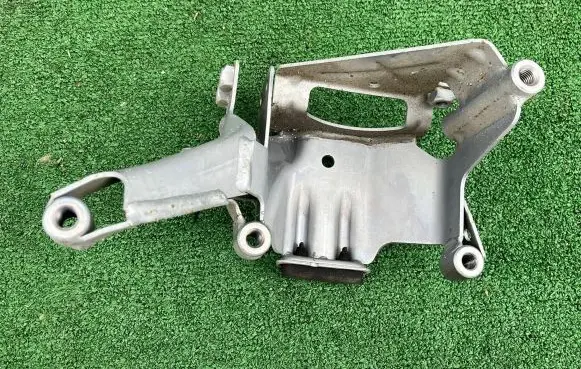 Audi A8 S8 D4 4H Engine mounting bracket 4H0399059G