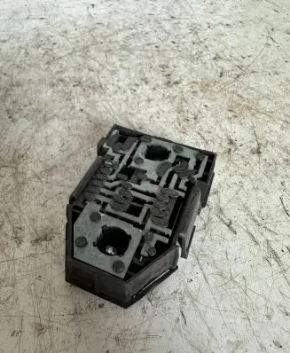 Volkswagen PASSAT B3 Tail light bulb cover holder 333945257