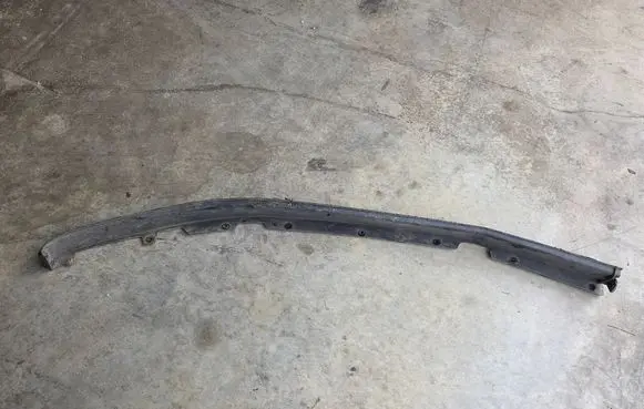Opel Antara Front bumper lip 22755320