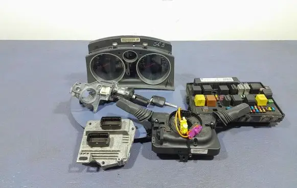 Opel Astra H Engine control unit/module ECU 55561172