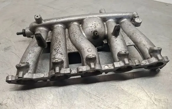 Volvo XC70 Intake manifold 09447005