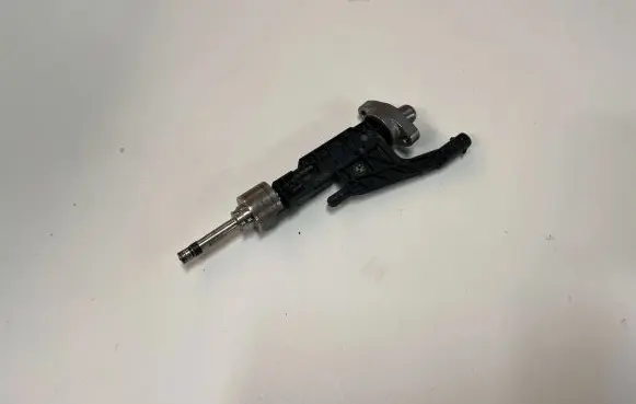 BMW X1 F48 F49 Fuel injector 8656548 0261500437