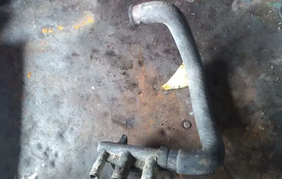 Mercedes-Benz E W124 Engine coolant pipe/hose 1022030029