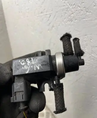 Volkswagen Golf IV Turbo solenoid valve 1j0906627
