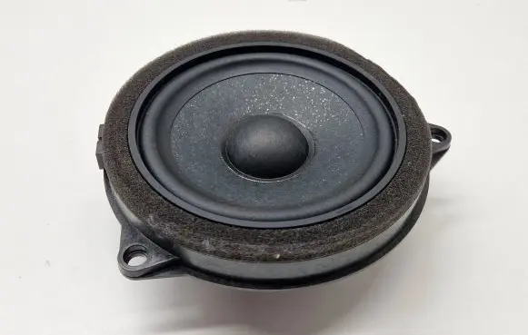 Front door high frequency speaker