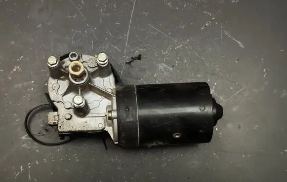 Volkswagen Golf III Wiper motor 0390241123 1H1955113B 058971124