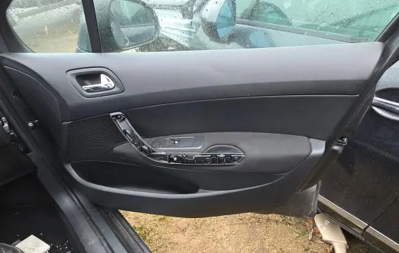 Peugeot 308 SW Front door card panel trim